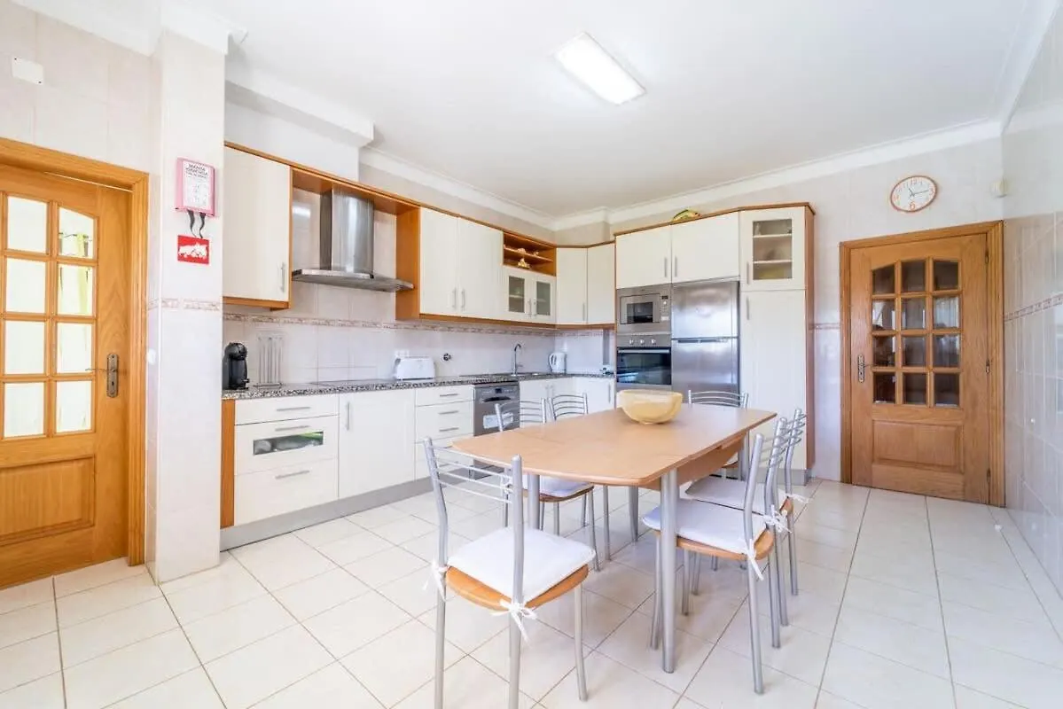 Holiday home Villa Mina - Large House Sleeps 9, Walk To Beach, Golf And Shops Guia  Portugal