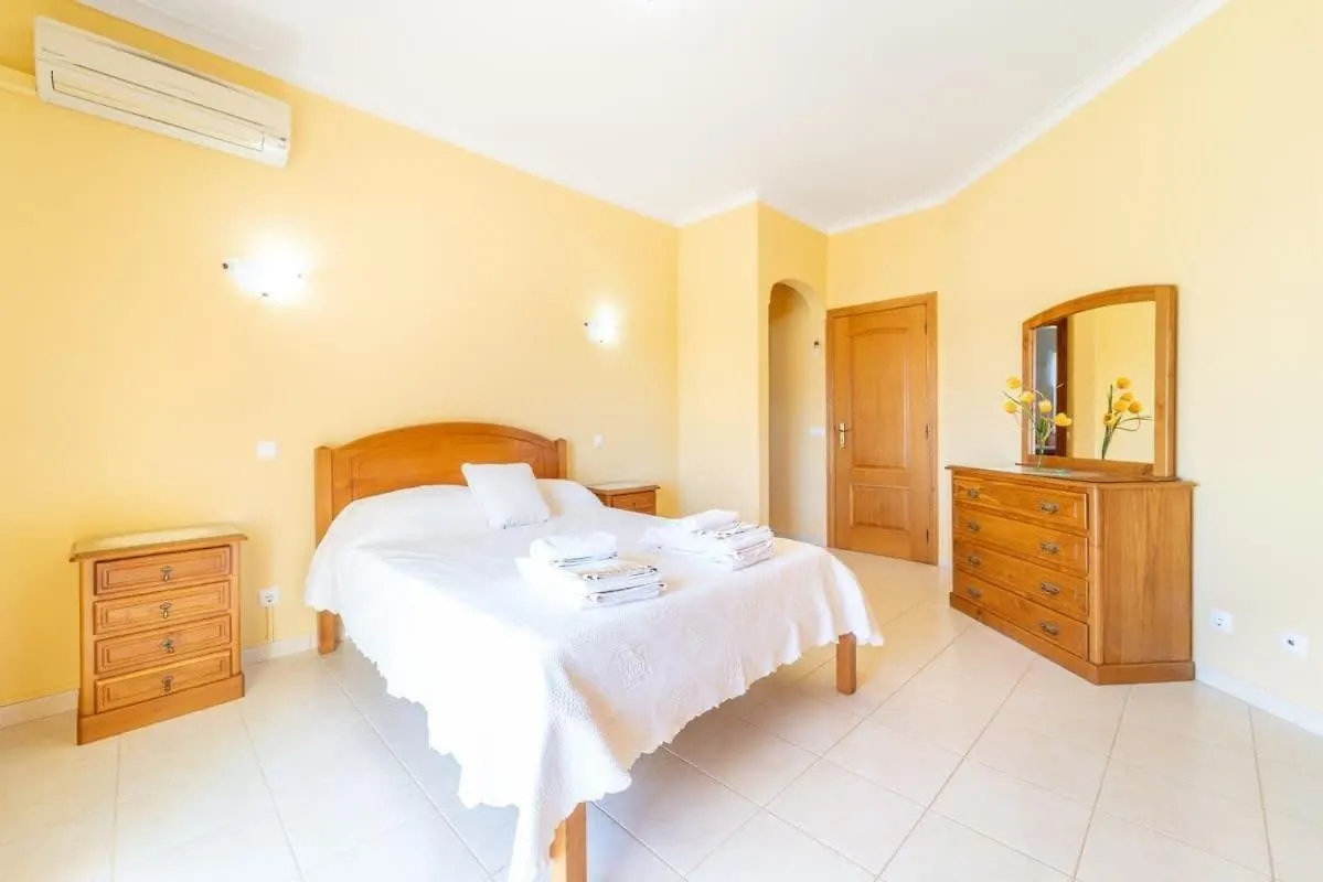 Holiday home Villa Mina - Large House Sleeps 9, Walk To Beach, Golf And Shops Guia