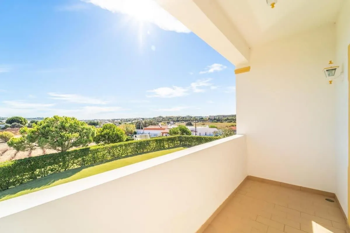 Villa Mina - Large House Sleeps 9, Walk To Beach, Golf And Shops Guia  0*, Guia (Faro) Portugal
