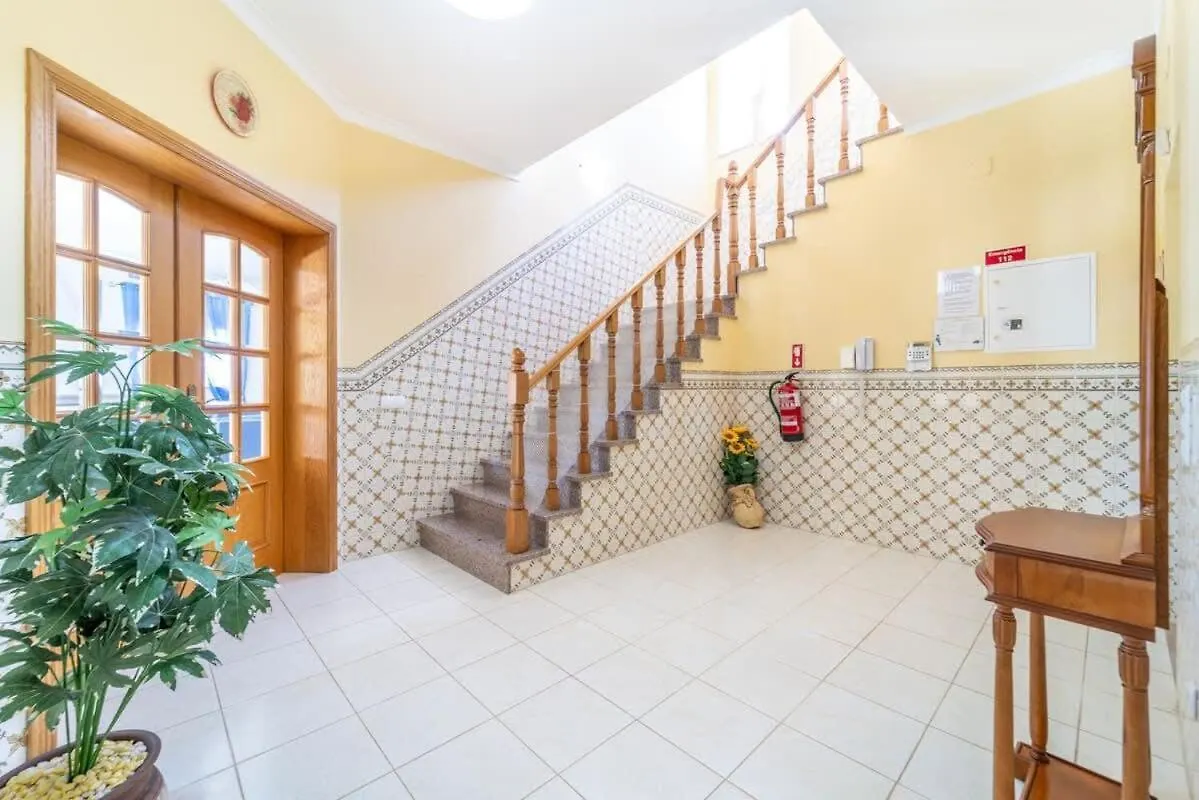 Villa Mina - Large House Sleeps 9, Walk To Beach, Golf And Shops Guia  Holiday home