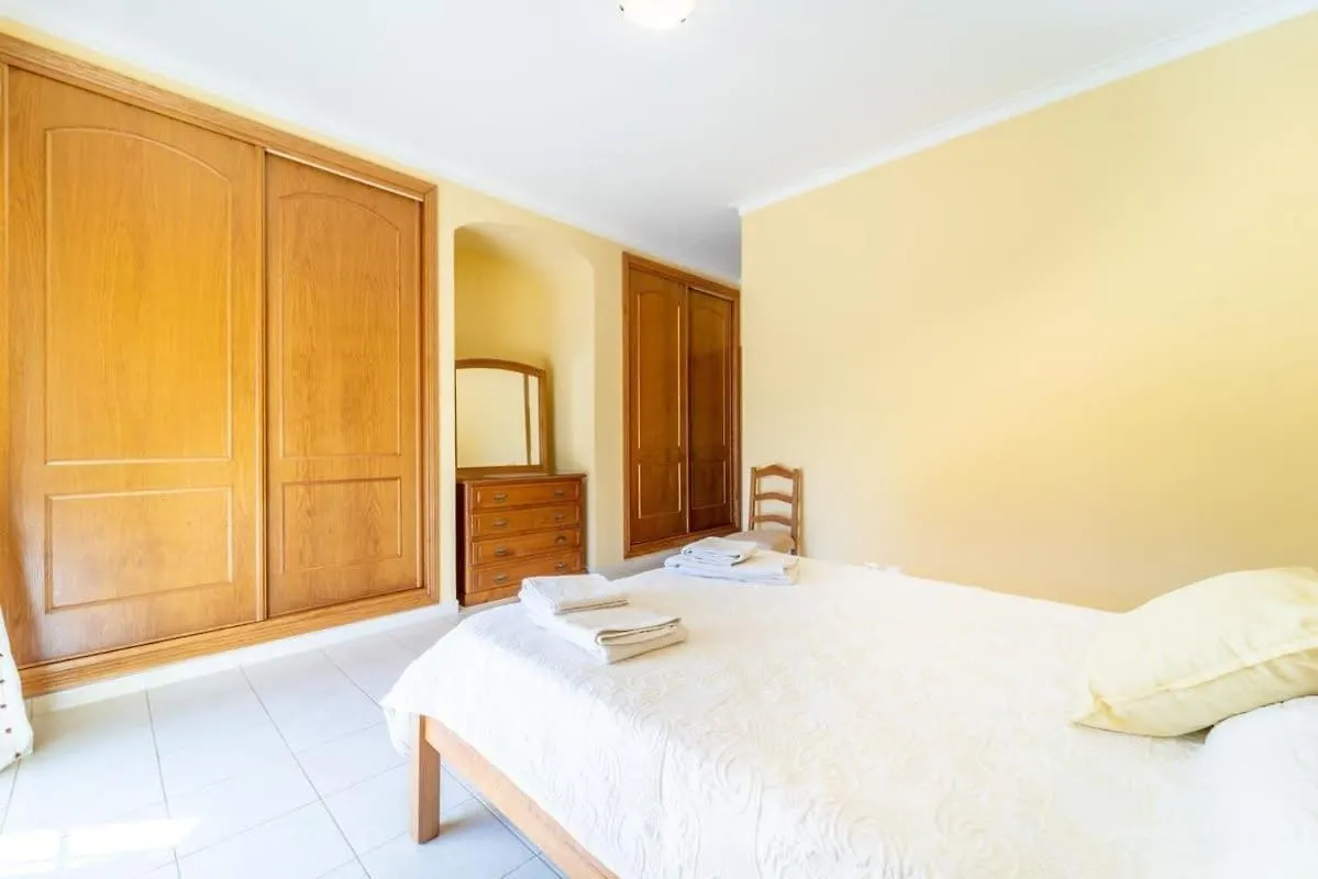 Villa Mina - Large House Sleeps 9, Walk To Beach, Golf And Shops Guia