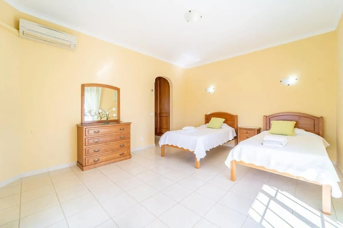 Villa Mina - Large House Sleeps 9, Walk To Beach, Golf And Shops Guia  Πορτογαλία