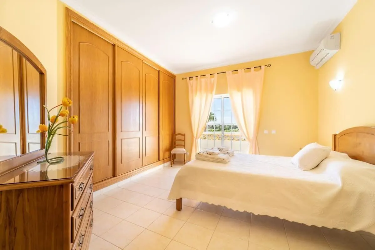 Villa Mina - Large House Sleeps 9, Walk To Beach, Golf And Shops Guia  Σπίτι διακοπών Guia (Faro)