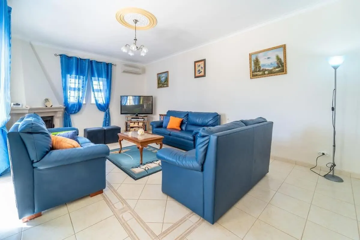 Villa Mina - Large House Sleeps 9, Walk To Beach, Golf And Shops Guia  Guia (Faro)