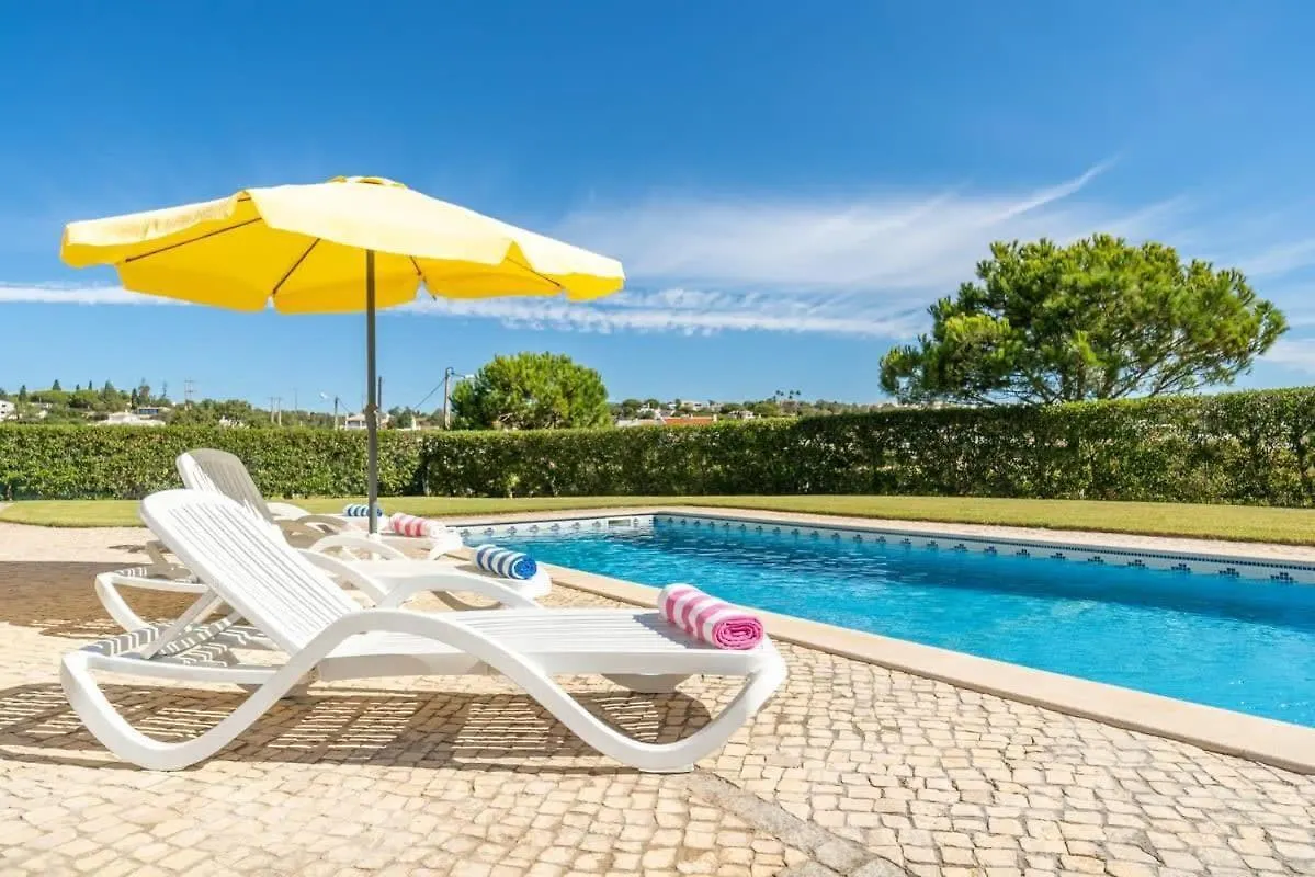 Villa Mina - Large House Sleeps 9, Walk To Beach, Golf And Shops Guia  0*, Guia (Faro) Πορτογαλία